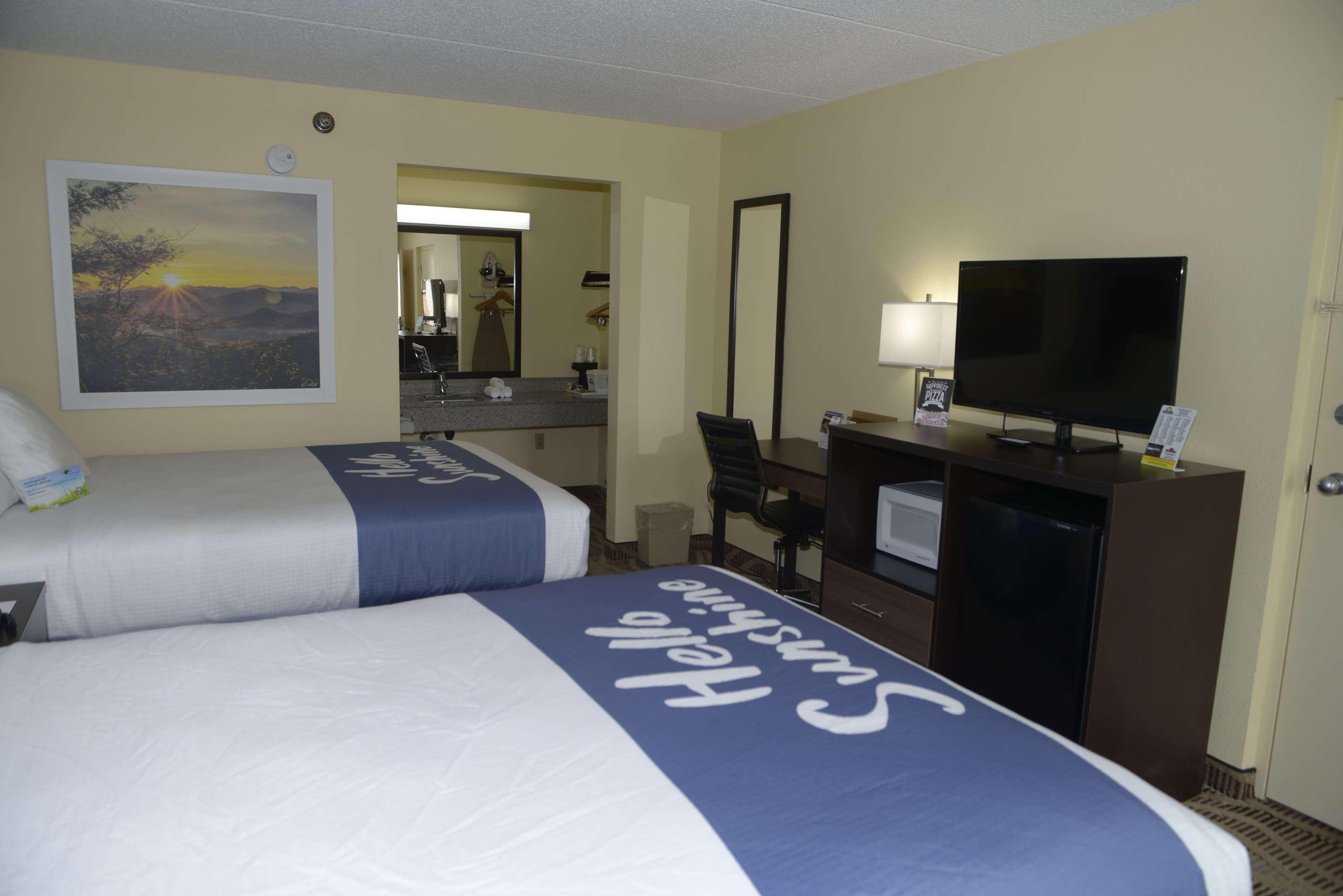 Days Inn By Wyndham Kodak/Sevierville Intrstate Smokeymntns Экстерьер фото