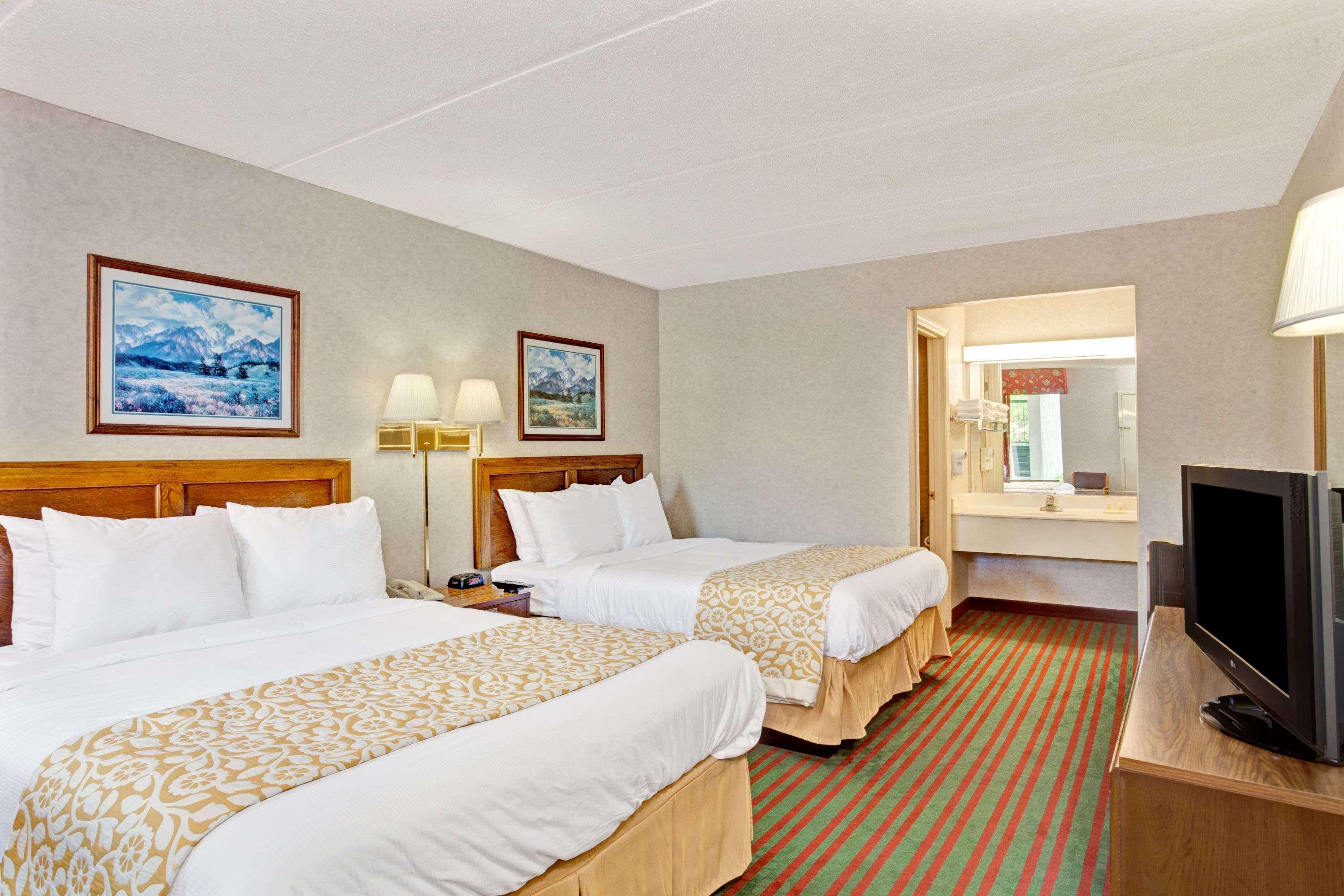 Days Inn By Wyndham Kodak/Sevierville Intrstate Smokeymntns Экстерьер фото