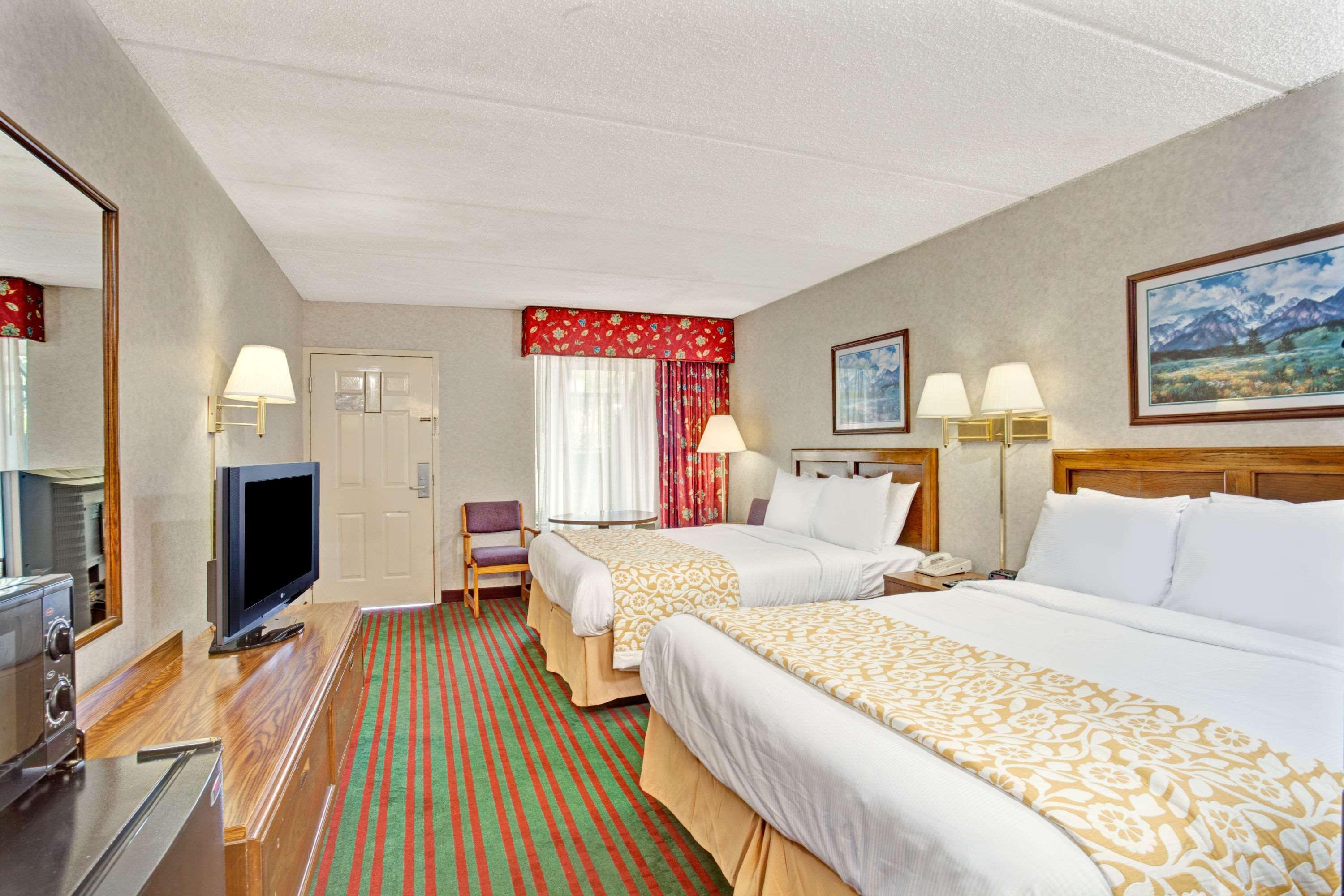 Days Inn By Wyndham Kodak/Sevierville Intrstate Smokeymntns Экстерьер фото