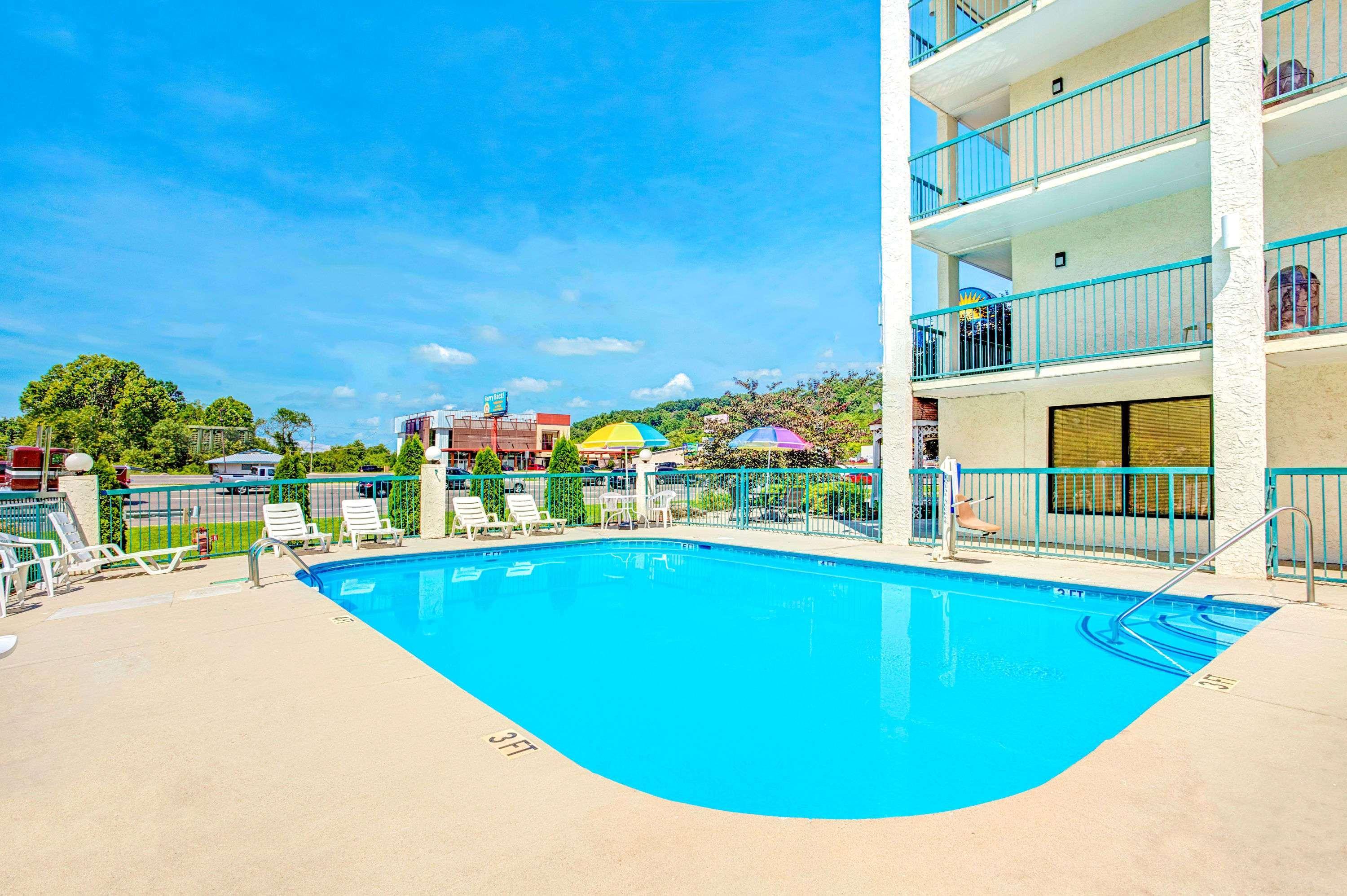 Days Inn By Wyndham Kodak/Sevierville Intrstate Smokeymntns Экстерьер фото