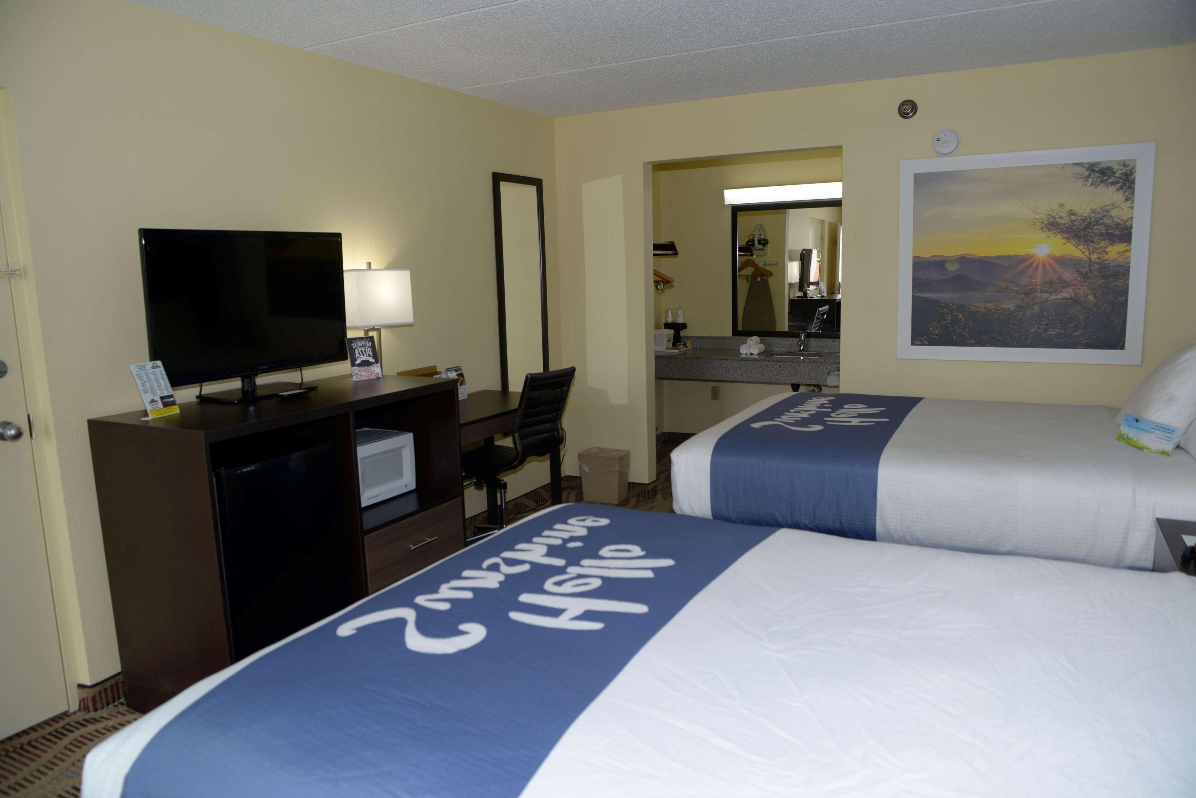 Days Inn By Wyndham Kodak/Sevierville Intrstate Smokeymntns Экстерьер фото