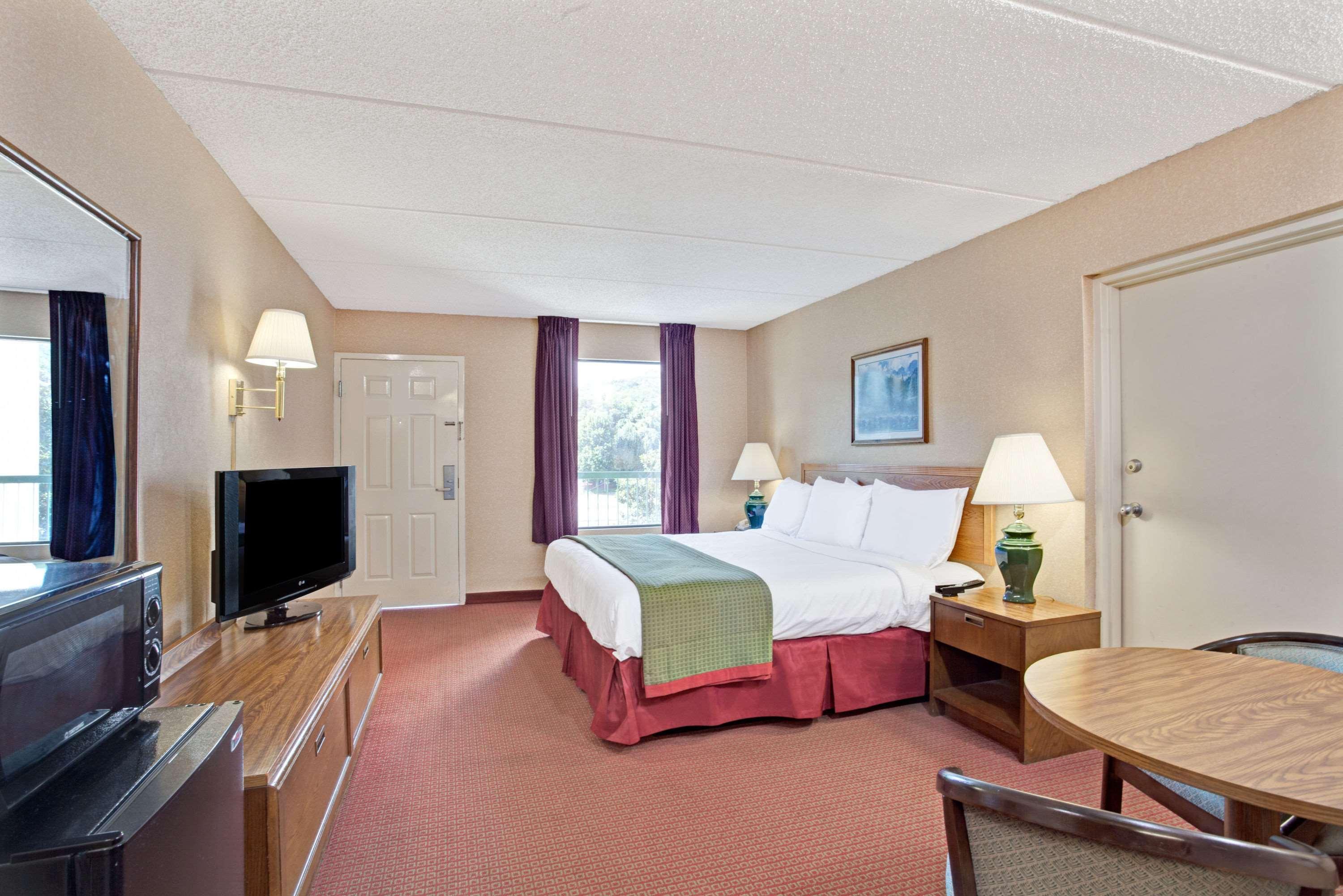 Days Inn By Wyndham Kodak/Sevierville Intrstate Smokeymntns Экстерьер фото